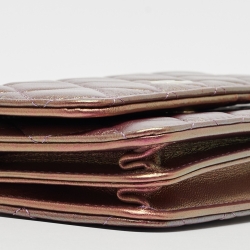 مملوكة مسبقًا Chanel Iridescent Pink Quilted Leather CC Wallet On Chain