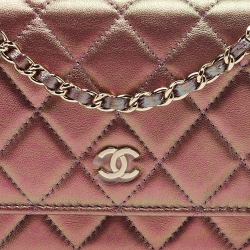 مملوكة مسبقًا Chanel Iridescent Pink Quilted Leather CC Wallet On Chain