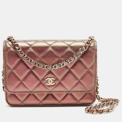 مملوكة مسبقًا Chanel Iridescent Pink Quilted Leather CC Wallet On Chain