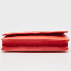 مملوكة مسبقًا Chanel Coral Red Caviar Leather CC WOC Bag
