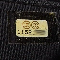 مملوكة مسبقًا محفظة بسلسلة شانيل تطريز معين جلد سوداء / عنابية