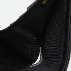 مملوكة مسبقًا محفظة بسلسلة شانيل تطريز معين جلد سوداء / عنابية