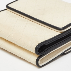 مملوكة مسبقًا محفظة بسلسلة شانيل تطريز معين جلد سوداء / عنابية