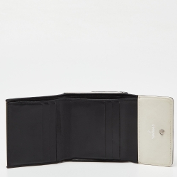 مملوكة مسبقًا محفظة بسلسلة شانيل تطريز معين جلد سوداء / عنابية