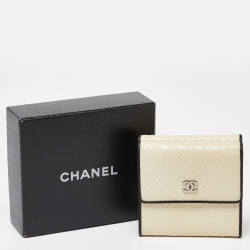 مملوكة مسبقًا محفظة بسلسلة شانيل تطريز معين جلد سوداء / عنابية