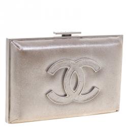 مملوكة مسبقًا حقيبة كلاتش شانيل إطار CC ساتان بيج ميتالك