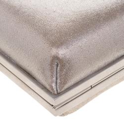 مملوكة مسبقًا حقيبة كلاتش شانيل إطار CC ساتان بيج ميتالك