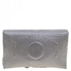 مملوكة مسبقًا حقيبة كلاتش شانيل WOC مزخرفة جلد اريدسينت رصاصية