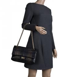 مملوكة مسبقًا حقيبة شانيل قلاب 226 كلاسيك 2.55 ريإيشو جلد ثعبان ذهبية/ سوداء ميتالك