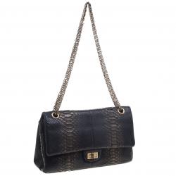 مملوكة مسبقًا حقيبة شانيل قلاب 226 كلاسيك 2.55 ريإيشو جلد ثعبان ذهبية/ سوداء ميتالك