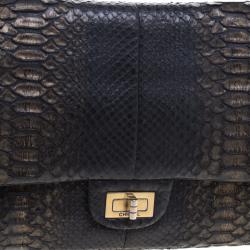 مملوكة مسبقًا حقيبة شانيل قلاب 226 كلاسيك 2.55 ريإيشو جلد ثعبان ذهبية/ سوداء ميتالك