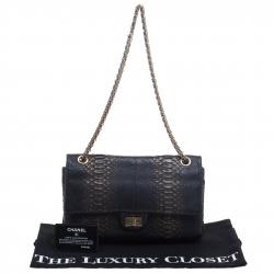 مملوكة مسبقًا حقيبة شانيل قلاب 226 كلاسيك 2.55 ريإيشو جلد ثعبان ذهبية/ سوداء ميتالك