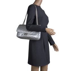 Pre Owned حقيبة شانيل قلاب ريإيشو 2ز55 جلد مبطن فضية