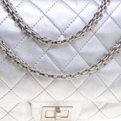 Pre Owned حقيبة شانيل قلاب ريإيشو 2ز55 جلد مبطن فضية