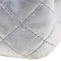 Pre Owned حقيبة شانيل قلاب ريإيشو 2ز55 جلد مبطن فضية