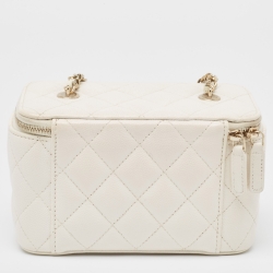 Pre Owned Chanel White Quilted Caviar Leather Small CC Vanity Case Bag