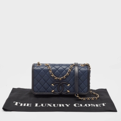 Pre Owned Chanel Navy Blue/Black Caviar Leather Medium CC Filigree Flap Bag