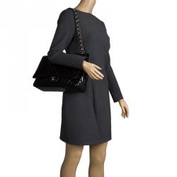 مملوكة مسبقًا حقيبة شانيل قلاب كلاسيكية جلد لامعة شيفرون سوداء