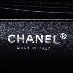 مملوكة مسبقًا حقيبة شانيل قلاب كلاسيكية جلد لامعة شيفرون سوداء