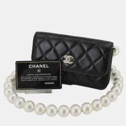 مملوكة مسبقًا Chanel Black Quilted Calfskin Pearl Strap Clutch with Chain 