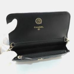 مملوكة مسبقًا Chanel Black Quilted Calfskin Pearl Strap Clutch with Chain 
