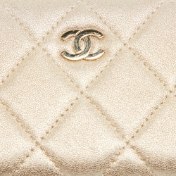 مملوكة مسبقًا Chanel Gold Quilted Leather Zip Around Coin Purse