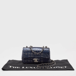 مملوكة مسبقًا Chanel Metallic Navy Blue Grommet Leather Mini Airline Single Flap Bag
