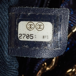 مملوكة مسبقًا حقيبة يد توتس شانيل شوبر ديوفيل جلد وقش أزرق ميتاليك متوسطة