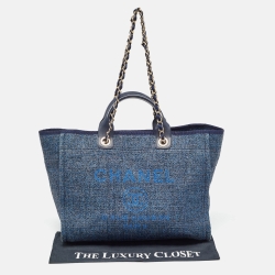 مملوكة مسبقًا حقيبة يد توتس شانيل شوبر ديوفيل جلد وقش أزرق ميتاليك متوسطة