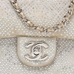 مملوكة مسبقًا Chanel Light Grey Quilted Suede Beaded Mineral Nights Bag