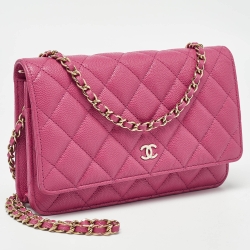 مملوكة مسبقًا Chanel Fuchsia Quilted Caviar Leather Classic Wallet on Chain