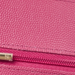 مملوكة مسبقًا Chanel Fuchsia Quilted Caviar Leather Classic Wallet on Chain