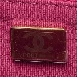 مملوكة مسبقًا Chanel Fuchsia Quilted Caviar Leather Classic Wallet on Chain