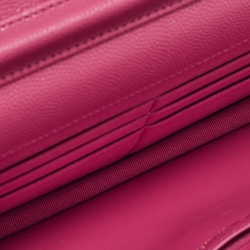 مملوكة مسبقًا Chanel Fuchsia Quilted Caviar Leather Classic Wallet on Chain