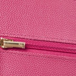 مملوكة مسبقًا Chanel Fuchsia Quilted Caviar Leather Classic Wallet on Chain