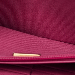 مملوكة مسبقًا Chanel Fuchsia Quilted Caviar Leather Classic Wallet on Chain