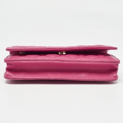 مملوكة مسبقًا Chanel Fuchsia Quilted Caviar Leather Classic Wallet on Chain