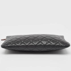 مملوكة مسبقًا Chanel Black Quilted Caviar Leather O'Case Pouch