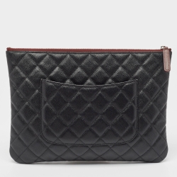 مملوكة مسبقًا Chanel Black Quilted Caviar Leather O'Case Pouch