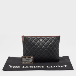مملوكة مسبقًا Chanel Black Quilted Caviar Leather O'Case Pouch