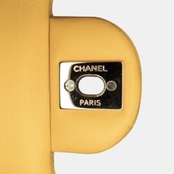 مملوكة مسبقًا Chanel Yellow Medium Classic Velvet Double Flap