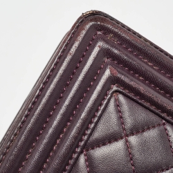 مملوكة مسبقًا Chanel Plum Quilted Leather New Medium Boy Shoulder Bag