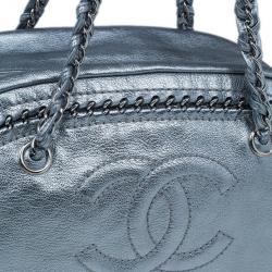 مملوكة مسبقًا Chanel Metallic Silver Leather Chain Trim Luxe Ligne Bowler Bag