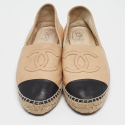 Pre Owned Chanel Beige/Black Leather CC Espadrille Flats Size 39