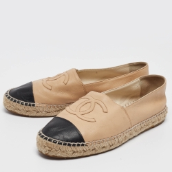 Pre Owned Chanel Beige/Black Leather CC Espadrille Flats Size 39