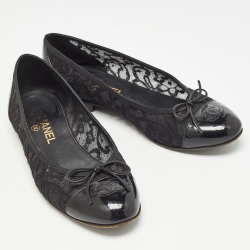 Pre Owned Chanel Black Lace and Patent CC Cap Toe Bow Ballet Flats Size 39.5