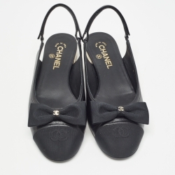 Pre Owned Chanel Black Leather and Canvas CC Bow Cap Toe Slingback Flat Sandals Size 40.5