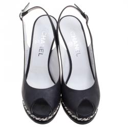 Pre Owned صندل شانيل فتحة كعب نعل سميك سلسلة جلد رصاصي حصوي مقاس 38