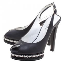 Pre Owned صندل شانيل فتحة كعب نعل سميك سلسلة جلد رصاصي حصوي مقاس 38