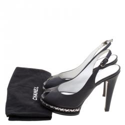 Pre Owned صندل شانيل فتحة كعب نعل سميك سلسلة جلد رصاصي حصوي مقاس 38